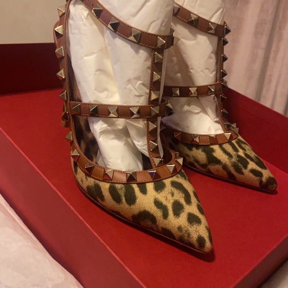 Valentino
Leopard-Print Rockstud Ankle-Strap Pumps - Picture 8 of 10